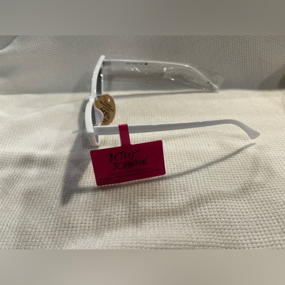 Betsy Johnson Cat Eye Sunglasses - Picture 3 of 4